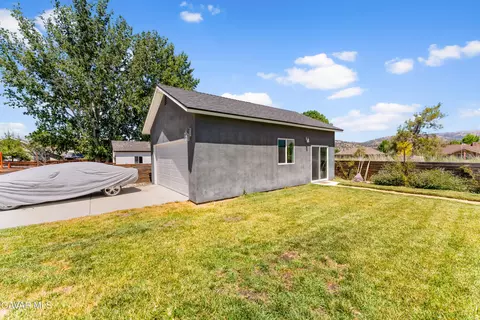 Exterior - 28301 Stallion Springs Dr, Tehachapi, CA 93561 photo 7 of 8