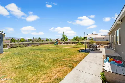 Exterior - 28301 Stallion Springs Dr, Tehachapi, CA 93561 photo 6 of 8