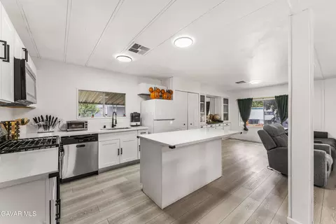 Kitchen - 43850 E 20th St #SPC 157, Lancaster, CA 93535 photo 5 of 5