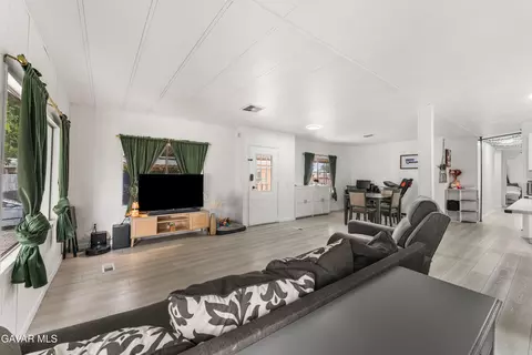 Living - 43850 E 20th St #SPC 157, Lancaster, CA 93535 photo 2 of 2