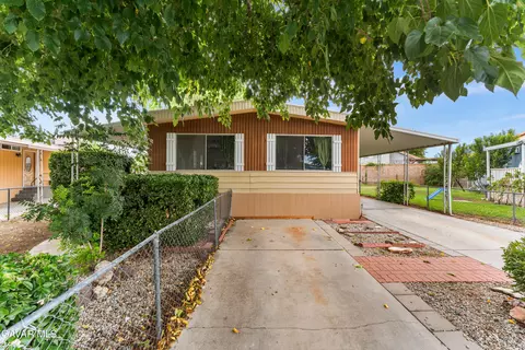 Exterior - 43850 E 20th St #SPC 157, Lancaster, CA 93535 photo 1 of 9