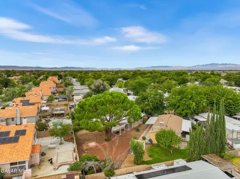 View/Area - 43850 E 20th St #SPC 157, Lancaster, CA 93535 photo 2 of 7
