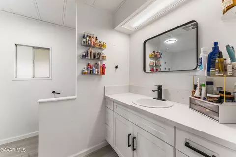 Bath - 43850 E 20th St #SPC 157, Lancaster, CA 93535 photo 2 of 4