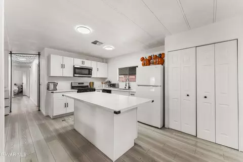 Kitchen - 43850 E 20th St #SPC 157, Lancaster, CA 93535 photo 3 of 5