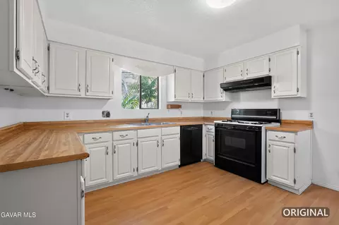 Kitchen - 5145 Corradi, Acton, CA 93510 photo 3 of 4