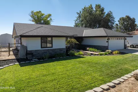 Exterior - 22904 Clover Spring Pl, Tehachapi, CA 93561 photo 11 of 16