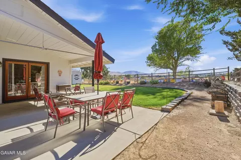 Exterior - 22904 Clover Spring Pl, Tehachapi, CA 93561 photo 8 of 16