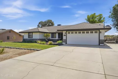 Exterior - 22904 Clover Spring Pl, Tehachapi, CA 93561 photo 3 of 16