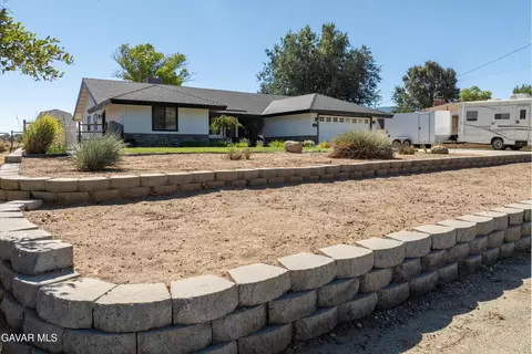 Exterior - 22904 Clover Spring Pl, Tehachapi, CA 93561 photo 14 of 16