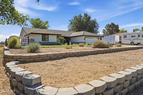 Exterior - 22904 Clover Spring Pl, Tehachapi, CA 93561 photo 4 of 16