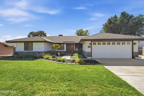 Exterior - 22904 Clover Spring Pl, Tehachapi, CA 93561 photo 2 of 16