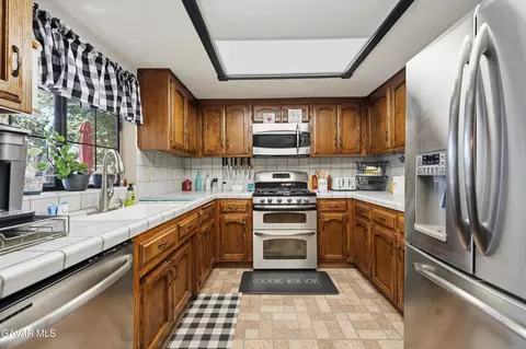 Kitchen - 22904 Clover Spring Pl, Tehachapi, CA 93561 photo 1 of 1