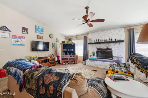 Living - 22904 Clover Spring Pl, Tehachapi, CA 93561 photo 1 of 3