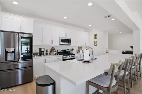 Kitchen - 38017 Periwinkle Pl, Palmdale, CA 93550 photo 3 of 4