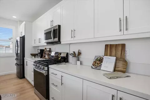 Kitchen - 38017 Periwinkle Pl, Palmdale, CA 93550 photo 2 of 4