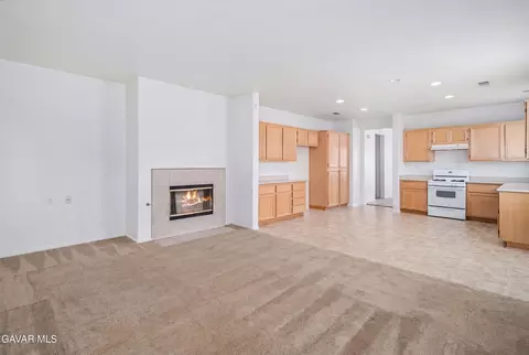 Living - 42955 Carpenter Dr, Lancaster, CA 93535 photo 3 of 8