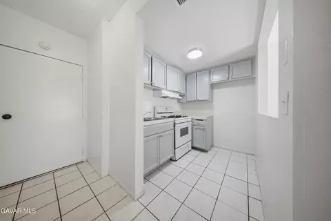 Entry Way - 38710 E 10th St #18, Palmdale, CA 93550 photo 1 of 2