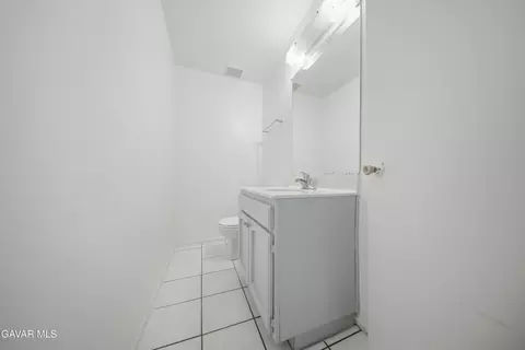 Bath - 38710 E 10th St #18, Palmdale, CA 93550 photo 2 of 2