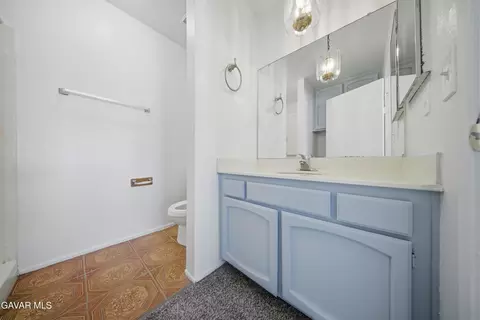Bath - 38710 E 10th St #18, Palmdale, CA 93550 photo 1 of 2