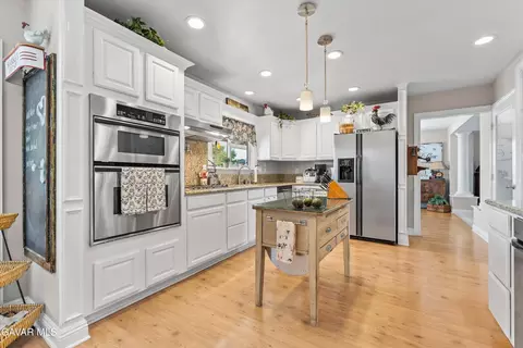Kitchen - 27450 Harness Dr, Tehachapi, CA 93561 photo 1 of 1
