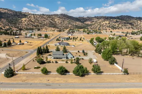 View/Area - 27450 Harness Dr, Tehachapi, CA 93561 photo 8 of 11