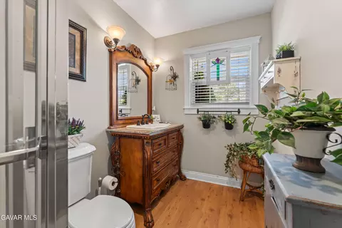 Bath - 27450 Harness Dr, Tehachapi, CA 93561 photo 1 of 3