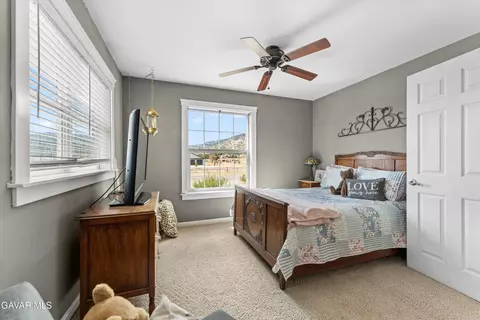 Bedroom - 27450 Harness Dr, Tehachapi, CA 93561 photo 1 of 4