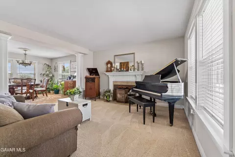 Living - 27450 Harness Dr, Tehachapi, CA 93561 photo 1 of 3
