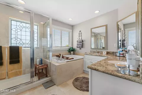 Bath - 27450 Harness Dr, Tehachapi, CA 93561 photo 3 of 3
