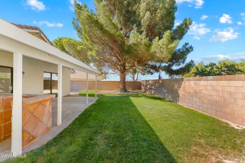 Exterior - 43552 Yew St, Lancaster, CA 93536 photo 5 of 9