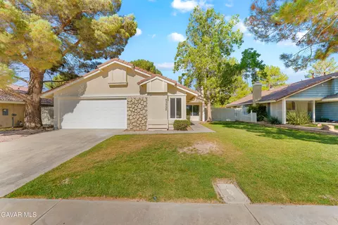 Exterior - 43552 Yew St, Lancaster, CA 93536 photo 4 of 9