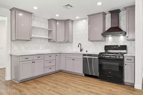 Kitchen - 102 Brentwood Dr, Tehachapi, CA 93561 photo 1 of 2