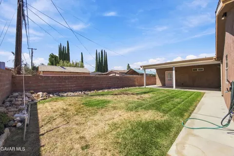 Exterior - 102 Brentwood Dr, Tehachapi, CA 93561 photo 6 of 7
