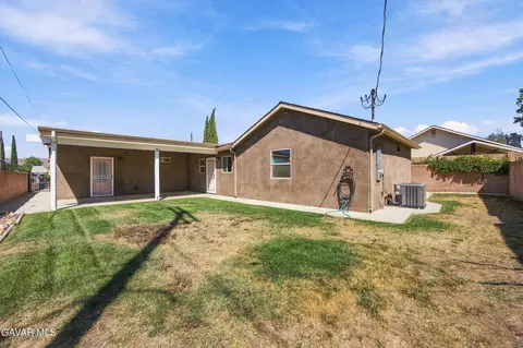 Exterior - 102 Brentwood Dr, Tehachapi, CA 93561 photo 5 of 7