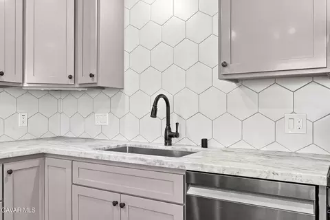 Kitchen - 102 Brentwood Dr, Tehachapi, CA 93561 photo 2 of 2