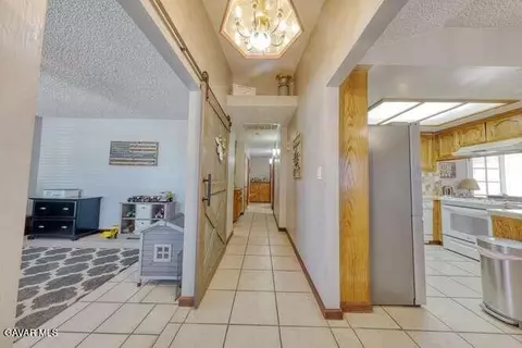 Entry Way - 21510 Shirley Dr, Tehachapi, CA 93561 photo 2 of 4