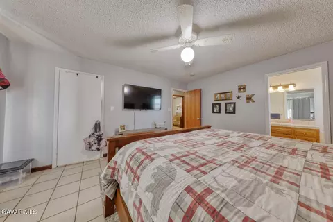 Bedroom - 21510 Shirley Dr, Tehachapi, CA 93561 photo 3 of 8