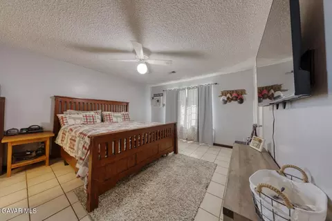 Bedroom - 21510 Shirley Dr, Tehachapi, CA 93561 photo 1 of 8