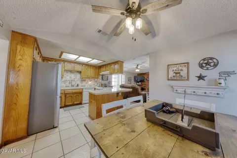 Dining - 21510 Shirley Dr, Tehachapi, CA 93561 photo 2 of 4
