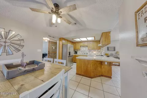 Dining - 21510 Shirley Dr, Tehachapi, CA 93561 photo 1 of 4