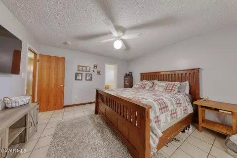 Bedroom - 21510 Shirley Dr, Tehachapi, CA 93561 photo 2 of 8