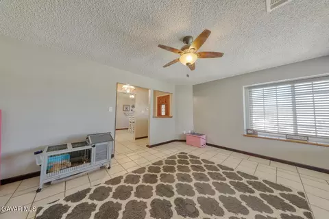 Entry Way - 21510 Shirley Dr, Tehachapi, CA 93561 photo 3 of 4