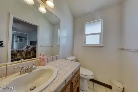 Bath - 21510 Shirley Dr, Tehachapi, CA 93561 photo 1 of 4