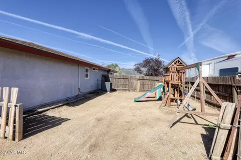 Exterior - 21510 Shirley Dr, Tehachapi, CA 93561 photo 6 of 8