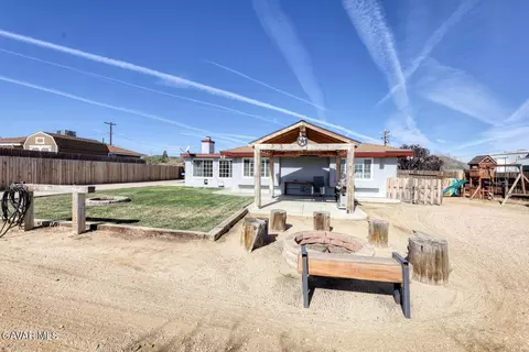 Exterior - 21510 Shirley Dr, Tehachapi, CA 93561 photo 5 of 8