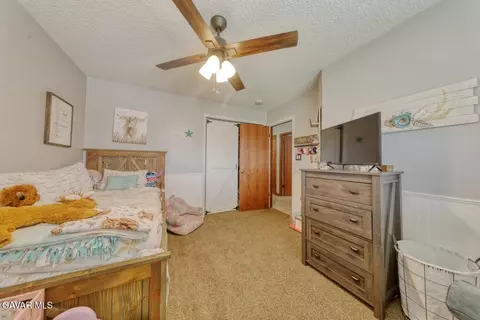 Bedroom - 21510 Shirley Dr, Tehachapi, CA 93561 photo 6 of 8