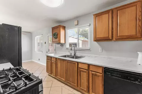 Kitchen - 38457 E 31st St, Palmdale, CA 93550 photo 5 of 5