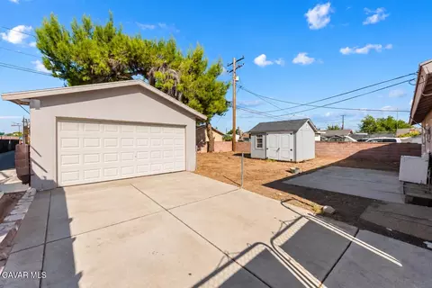 Exterior - 38457 E 31st St, Palmdale, CA 93550 photo 3 of 4
