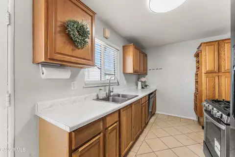 Kitchen - 38457 E 31st St, Palmdale, CA 93550 photo 2 of 5