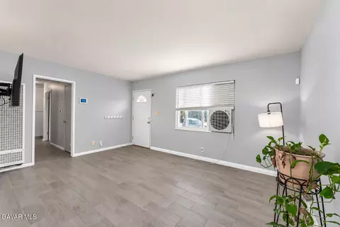 Living - 38457 E 31st St, Palmdale, CA 93550 photo 3 of 4